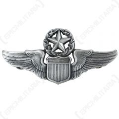 Front of silver coloured US Commanding Pilot Wings pin badge