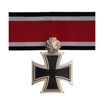 This view shows the 1939 Knights Cross of the Iron Cross in Nickel Silver with Oakleaves full assembled. -TN