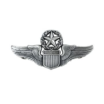 Front of silver coloured US Commanding Pilot Wings pin badge