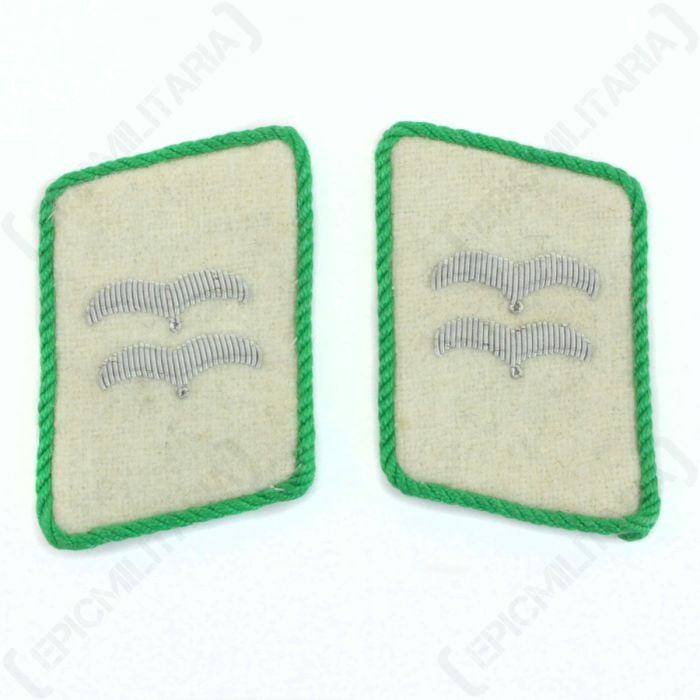 Luftwaffe HG Division Field Gefreiter Collar Tabs - White/Green Piping main
