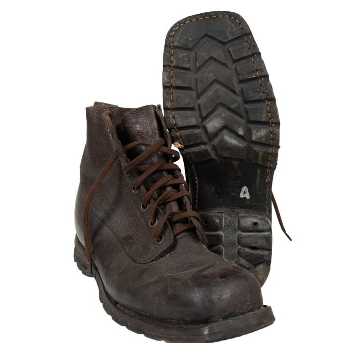 tHIS VIEW SHOWS THE FRONT OF THE BOOTS.