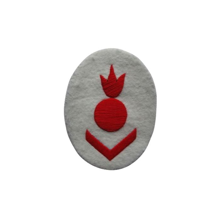 Kriegsmarine Costal Gun Senior Specialist Trade Badge - red on white