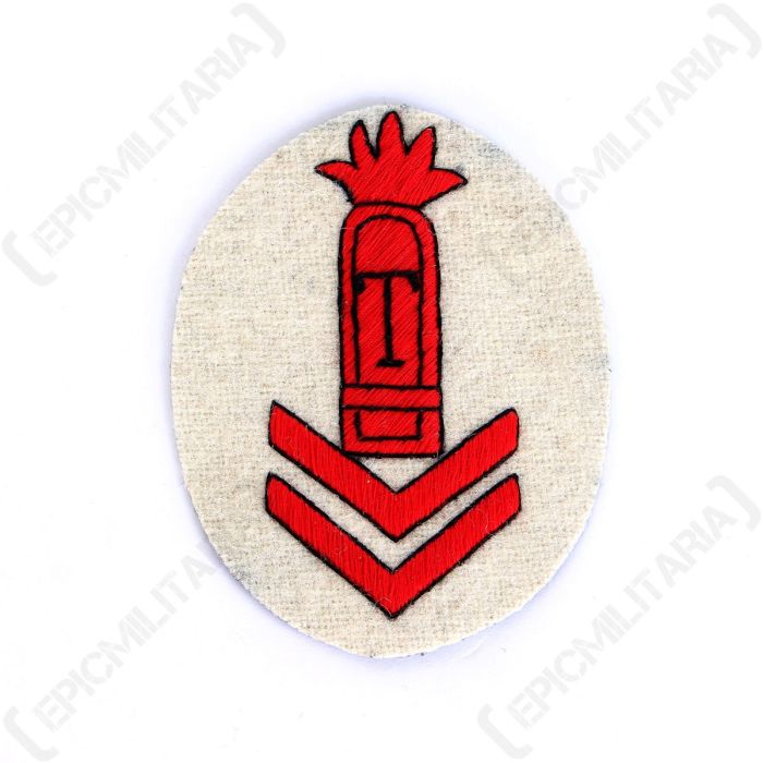 Kriegsmarine Gun Commander Senior Specialist Trade Badge - red on white Front