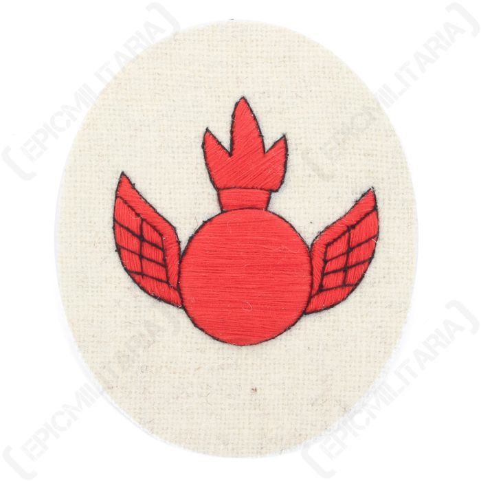Kriegsmarine Anti Aircraft Gunner Specialist Trade Badge - red on white Main