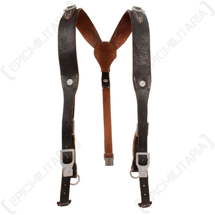 A front view of a pair of WW2 Premium Heer EM Leather Y-Straps on a white background.