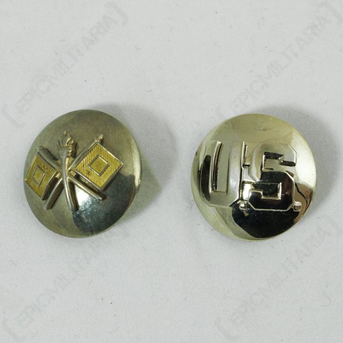 Pair of round, gold US Signals and Monogram Collar Discs, one with two gold flags detail on the front and one with US on the front