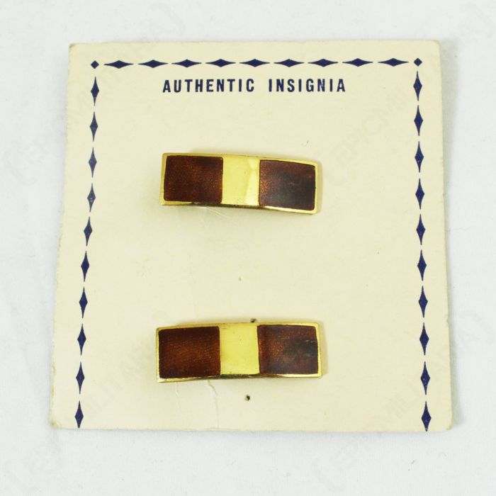 Pair of USMC Warrant Officer 1 Rank Badges on discoloured white card with dark blue detailing